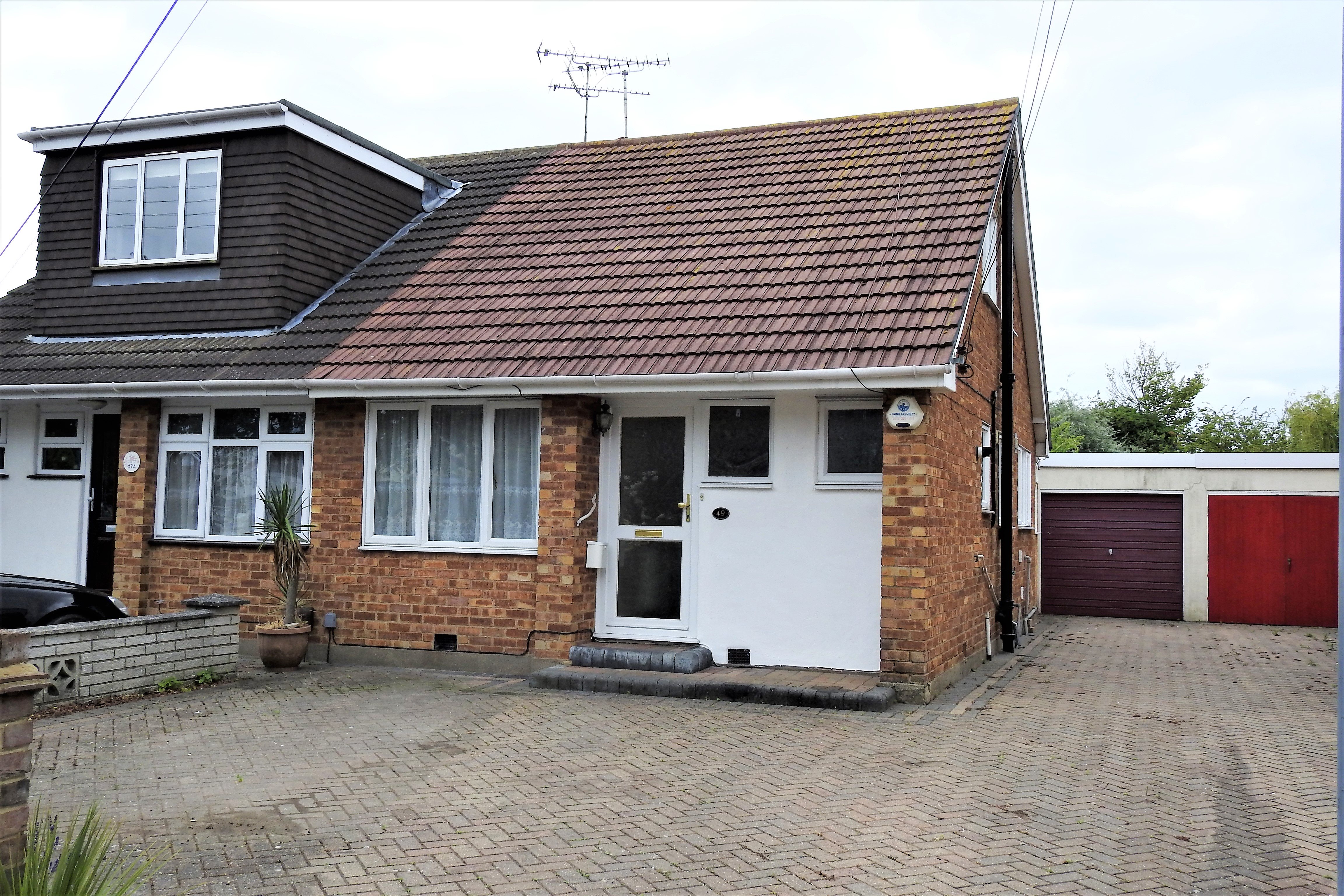 3 bed chalet to rent in Grange Avenue, Wickford, SS12